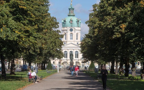 Schloss Charlottenburg mit Parkanlage
				
