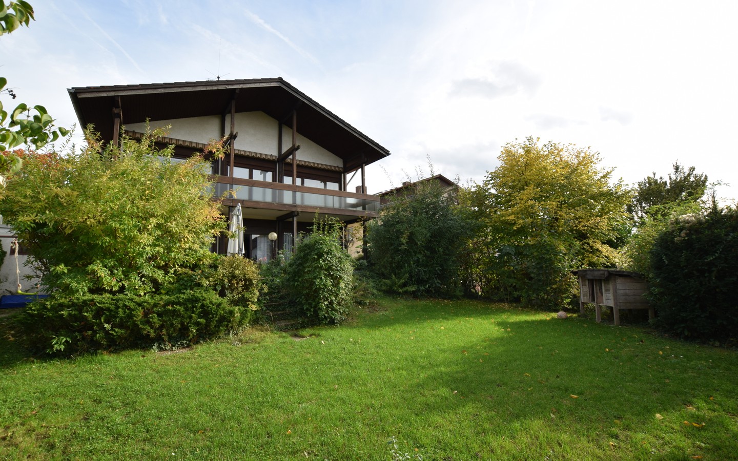 Blick auf Haus und Garten - 3-Familienhaus auf großem Grundstück in gewachsener Lage von Wiesloch
