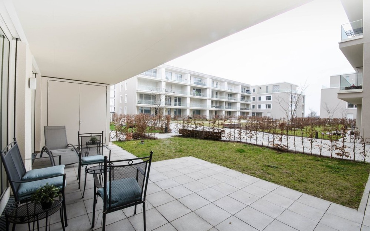 Terrasse - Moderne hochwertig vollausgestattete  Zweizimmerwohnung mit Garten