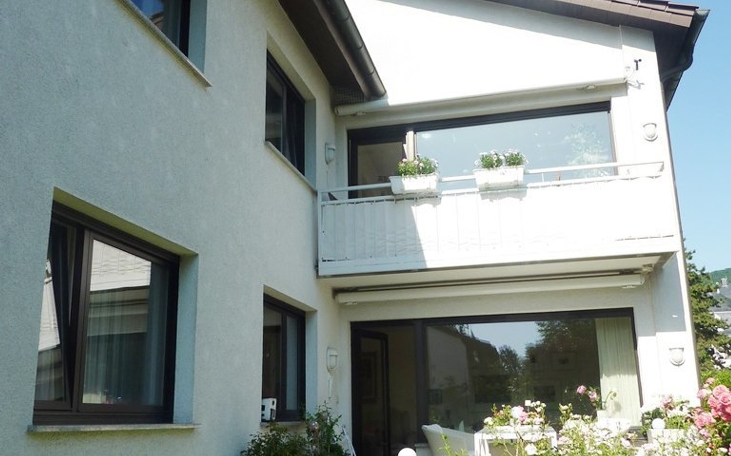Rückseite des Hauses - Heidelberg-Neuenheim: Sehr schöne, helle 3 ZKB mit Balkon in bevorzugter Lage
