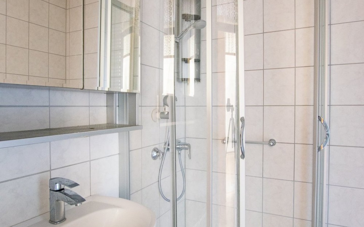Badezimmer - Eppelheim: Großzügige 3,5-Zimmer-Wohnung mit Loggia, Garage und Renovierungsbedarf