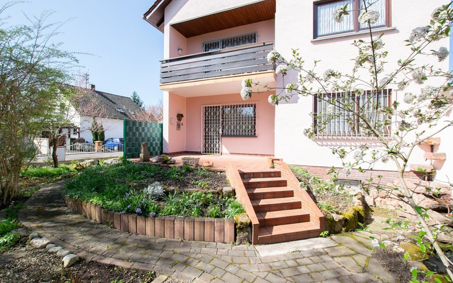 Blick auf die Terrassee - Walldorf - bevorzugte und gewachsene Wohnlage; 3-Familienhaus für Kapitalanleger oder Eigennutzer