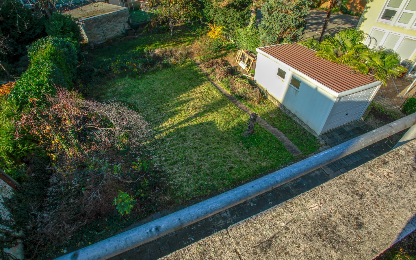 Blick in den Garten  - Rarität: Freistehendes Einfamilienhaus auf ca. 700qm großem Grundstück in der Heidelberger Weststadt