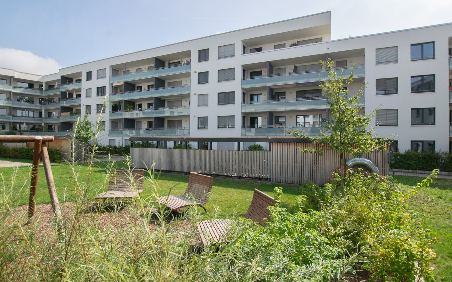 Hausansicht - HD-Bahnstadt: Moderne 3-Zimmerwohnung mit großem Balkon und 2 TG-Stellplätzen