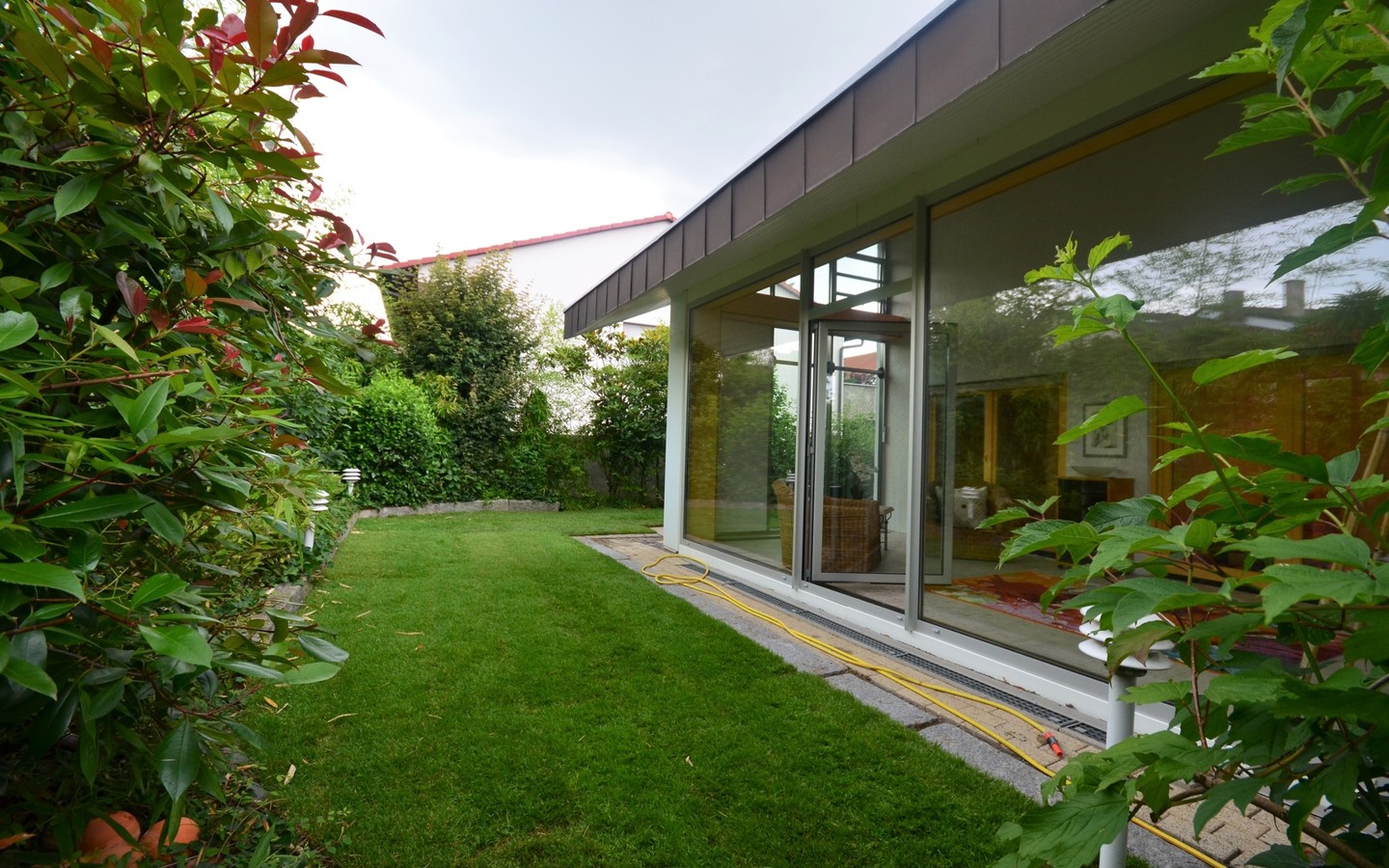 Garten - Sandhausen (Bertolt-Brecht-Straße): Repräsentatives Einfamilienhaus mit Einliegerwohnung
