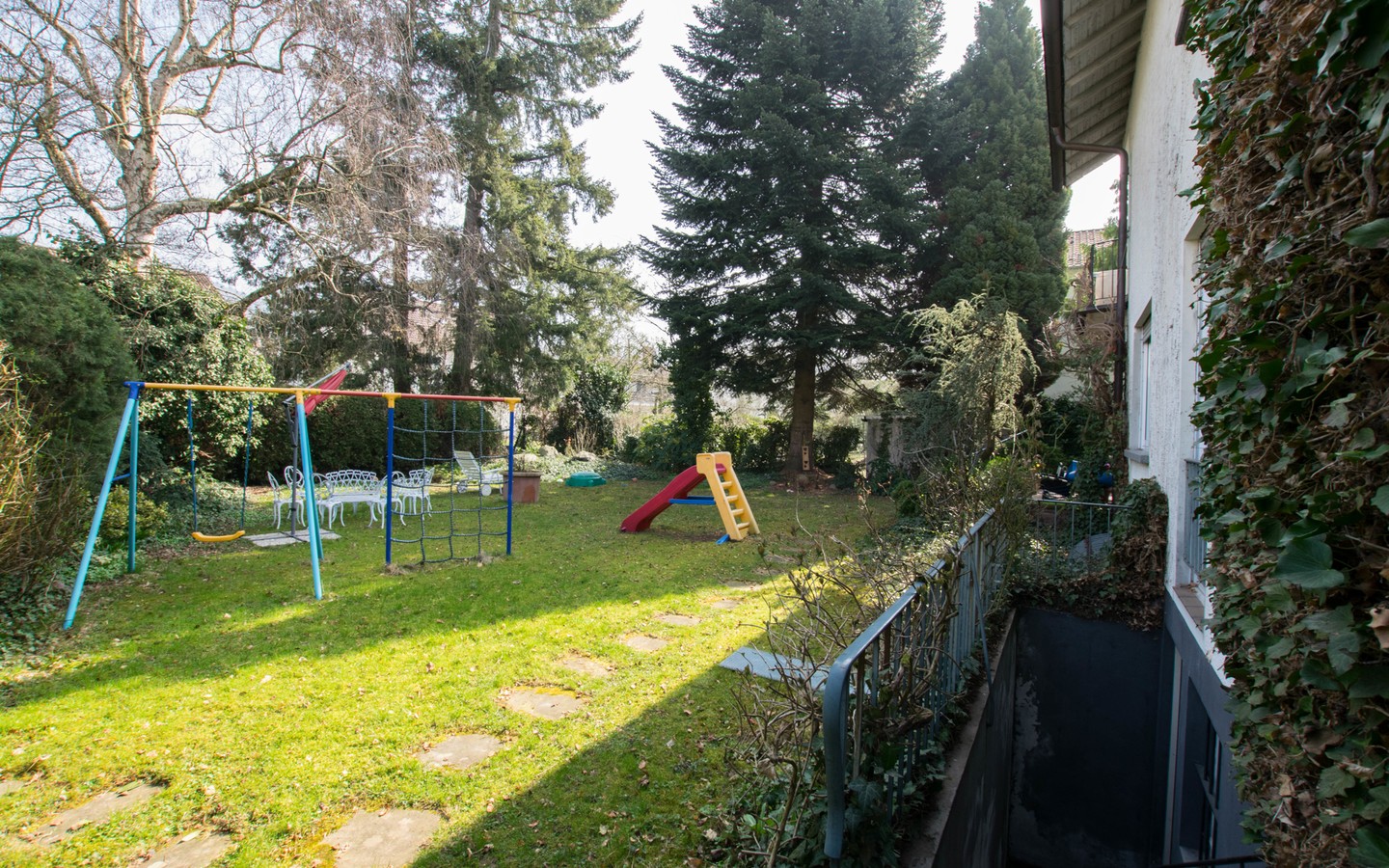 Blick in den Garten - HD-Neuenheim: Charmantes Anwesen mit 631 m² Grundstück nur an Kapitalanleger zu verkaufen