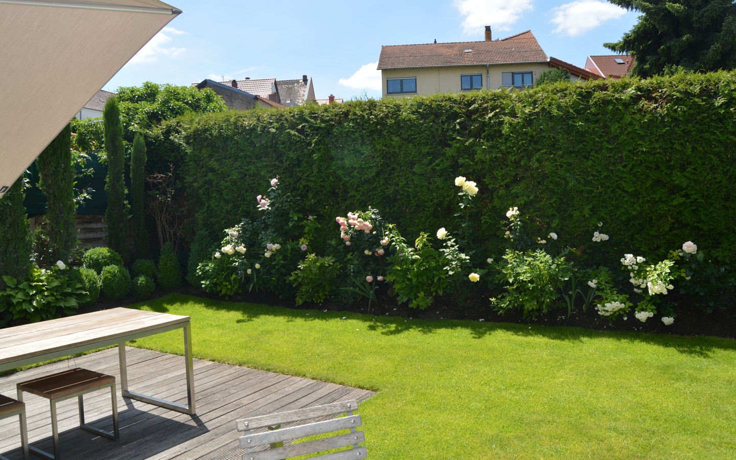 Gartendetail - Moderner Wohnkomfort in Nussloch: Neuwertiges Einfamilienhaus mit über 173 m²  Wohnfläche