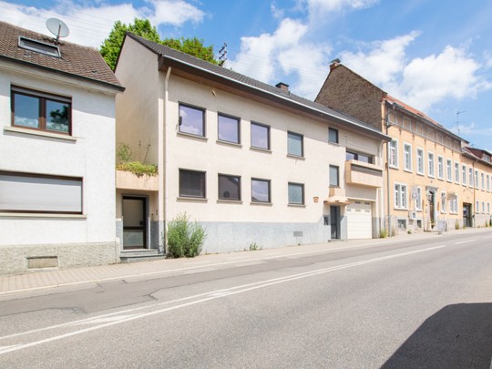 Wiesloch: Renovierungsbedürftiges 2-3-Familienhaus mit Potential auf großem Grundstück! - Ihr Immobilienmakler in Wiesloch