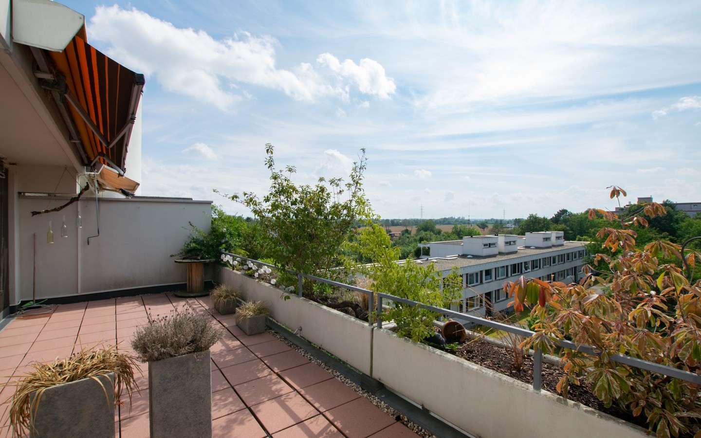 Terrasse - Schöne Aussichten: Renovierte Maisonettewohnung mit Terrasse und tollem Ausblick!