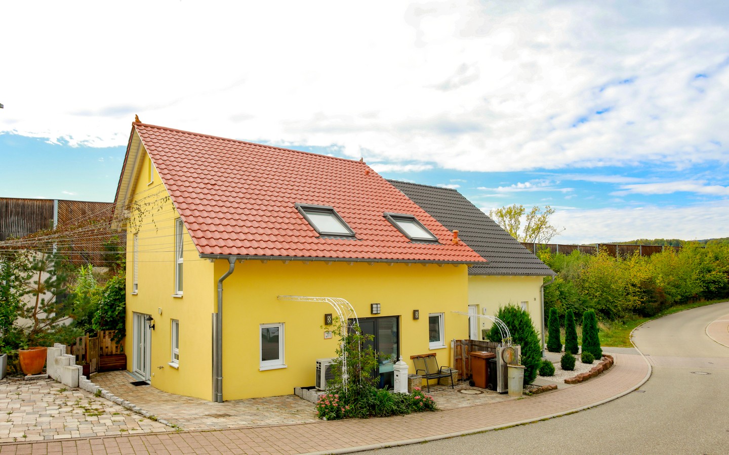 Hausansicht  - Moderne und energieeffiziente Doppelhaushälfte zum Wohlfühlen in Bammental