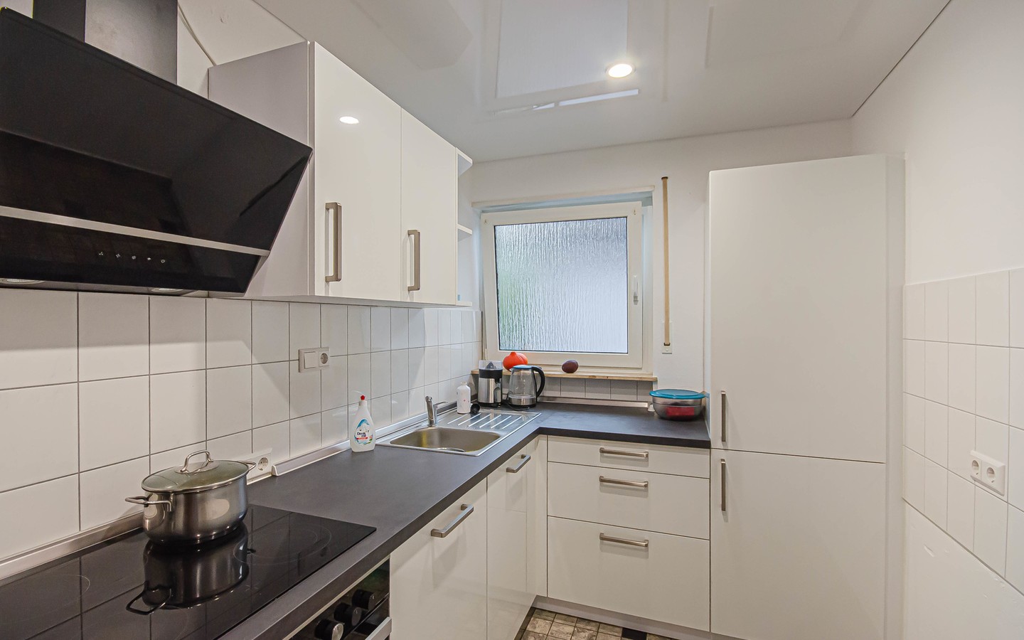 Küche - Charmante Vierzimmerwohnung mit Balkon - ein perfektes Zuhause für eine kleine Familie oder Paar