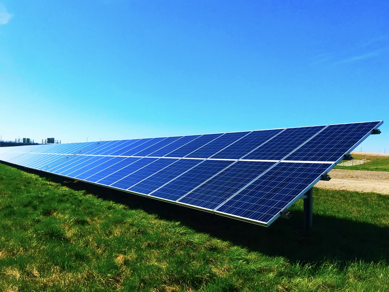 Solarpanels_Photovoltaik_WVM_immobilien_Energieeffiziente_Wohnungen_ in_Koeln_und_Berlin.jpeg