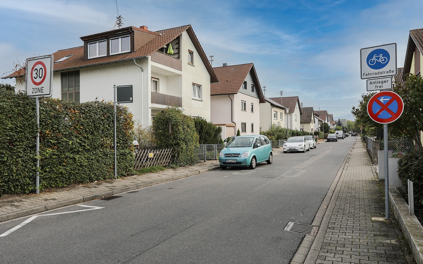 Straßenzug - Eppelheim: MFH auf großem Erbpachtgrundstück in 
familienfreundlicher Wohnlage zur flexiblen Nutzung