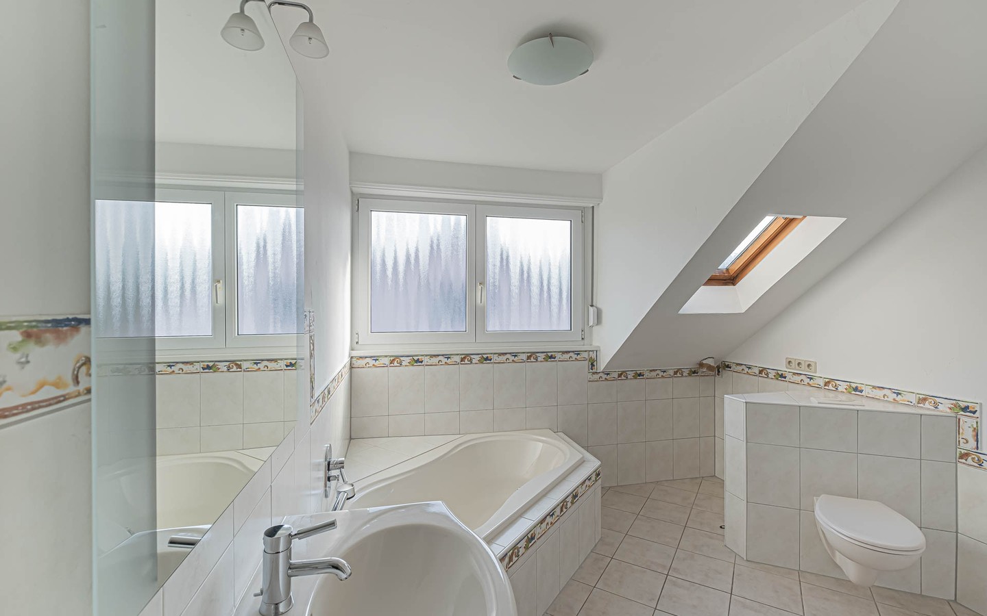 Badezimmer - Attraktive Kapitalanlage in begehrter Wohnlage von HD-Neuenheim