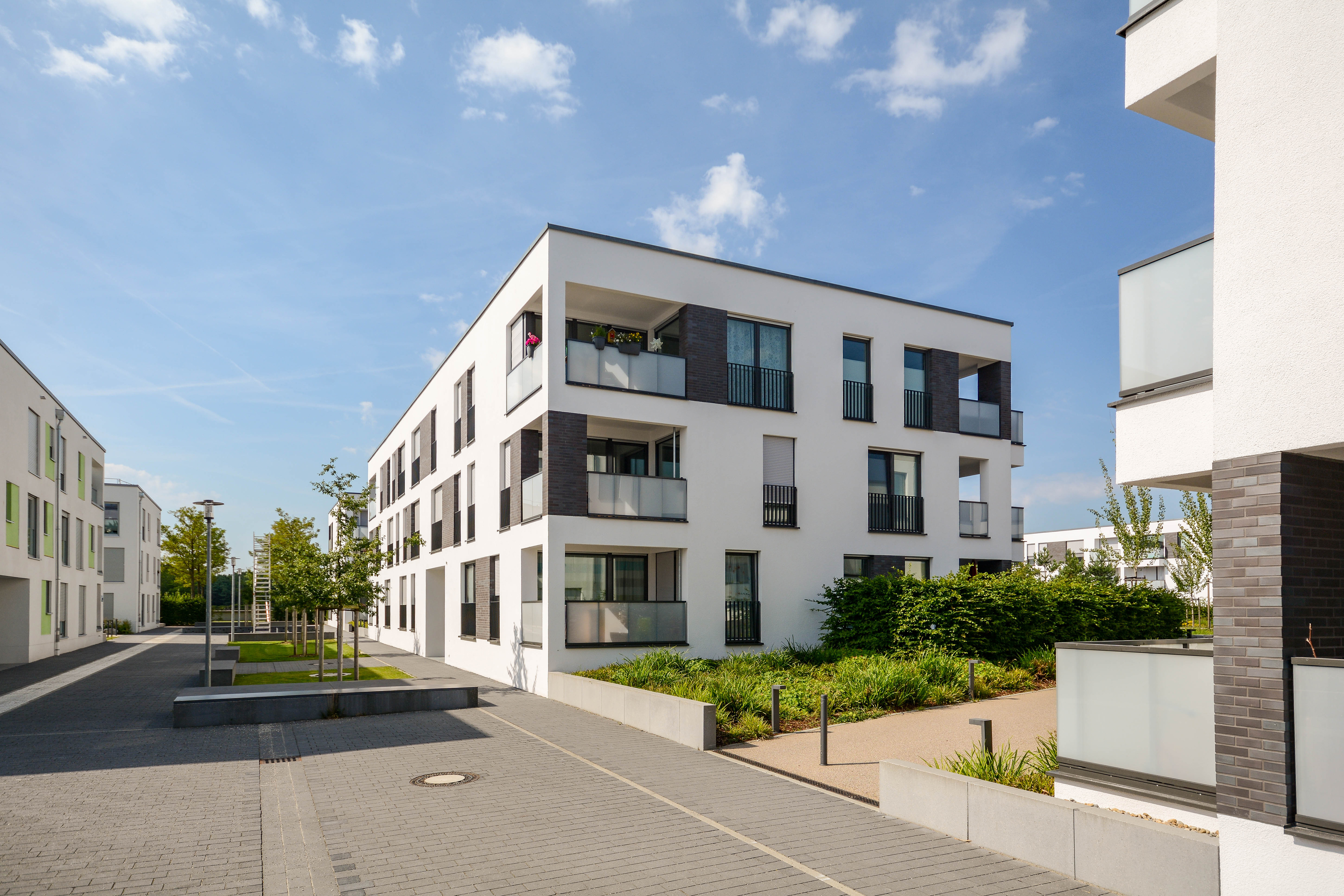 Wohnung verkaufen Titelbild-AdobeStock_214142861.jpeg Mit Immobilienmakler in Köln: 5 einfache Schritte um die eigene Wohnung in Köln schnell und sicher zu verkaufen
