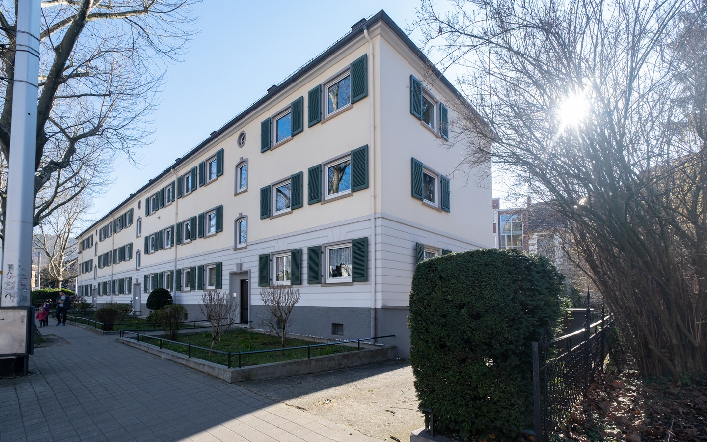 Hausansicht - Seltene Gelegenheit in HD-Neuenheim: Bezugsfreie 3-Zimmer-Wohnung mit Loggia in zentraler Lage