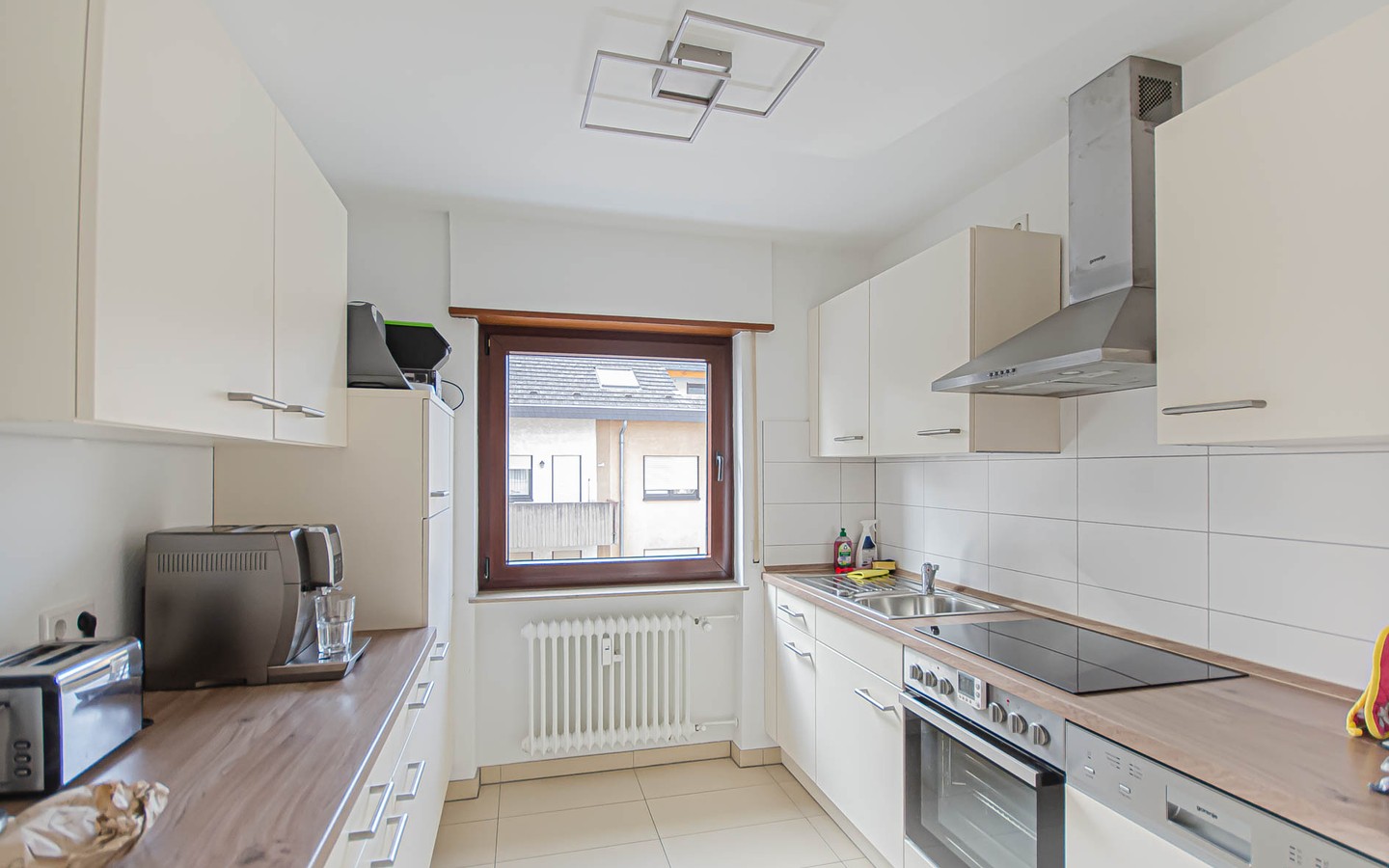 Küche - Fantastische Dreizimmerwohnung mit zusätzlichem Mansardenzimmer und Garage