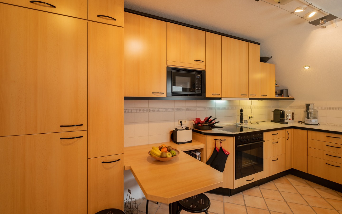 Küche - Behaglich wohnen: Attraktive 4-Zimmer-Maisonette mit Terrasse und TG-Stellplatz in Rohrbach