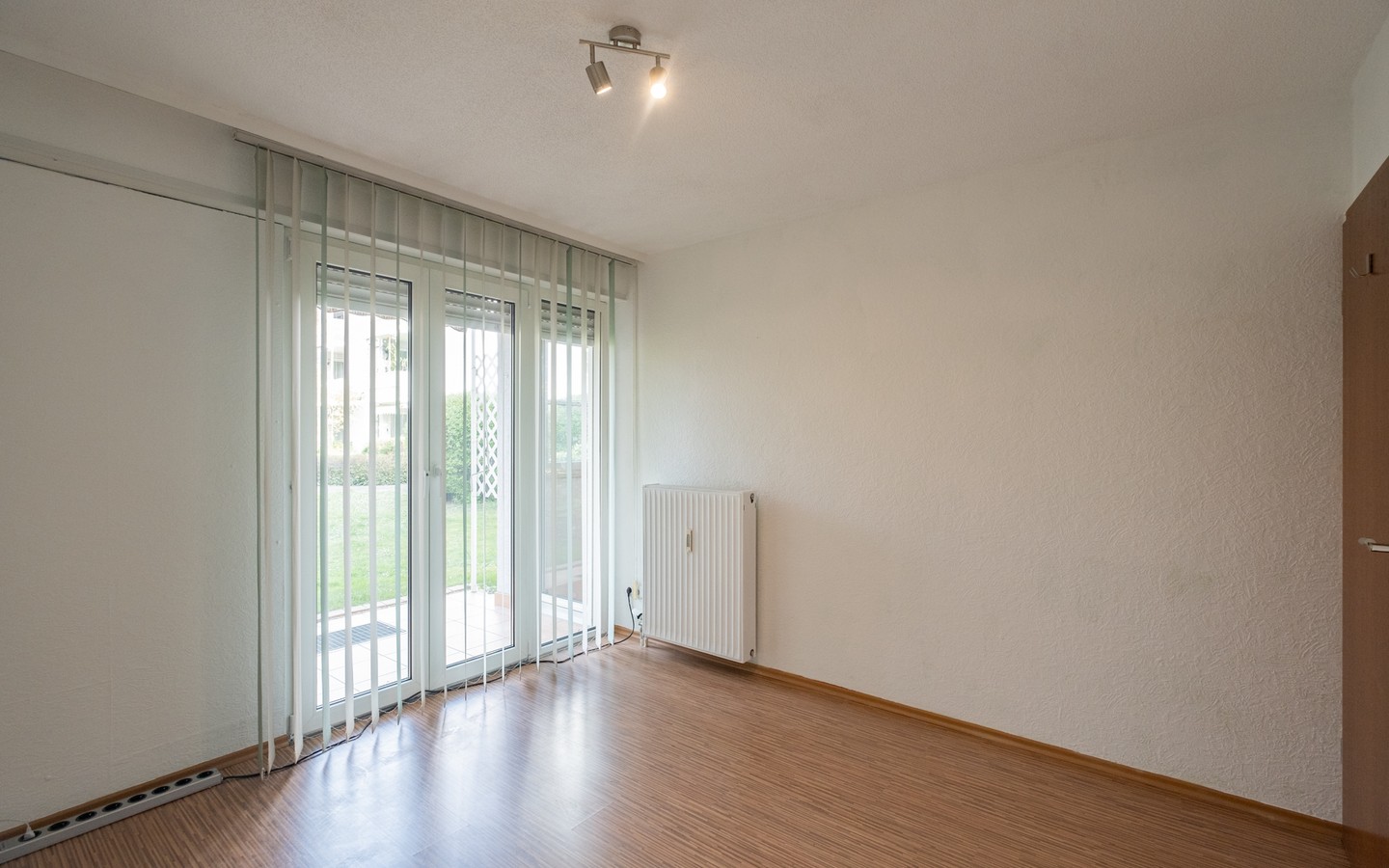 Zimmer 3 - Weinheim: Lichtdurchflutete 4,5-Zimmer-Wohnung mit TG-Stellplatz und 2 Terrassen