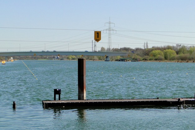  Zwischen Köln Seeberg und Fühlingen gelegen, müsste eigentlich Fühlinger Seenplatte heißen, denn es handelt sich um sieben miteinander verbundene Seen. 