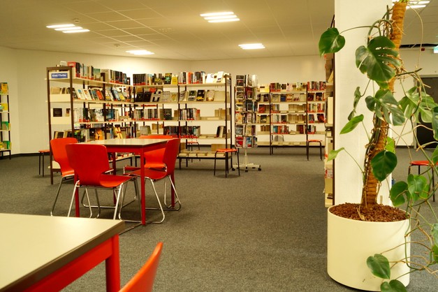 Für den 11. Januar 2017 ist die Neueröffnung der Stadtteilbibliothek Chorweiler geplant, dann steht den Bürgern wieder der gesamte Bestand zur Verfügung.