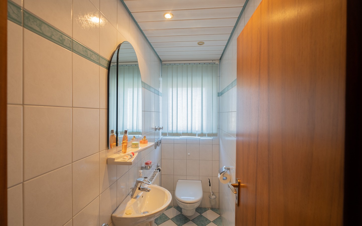Gäste-WC - Schwetzingen: Herrliche 3-Zimmer-Wohnung mit großem Südbalkon und Zusatzraum im Untergeschoss