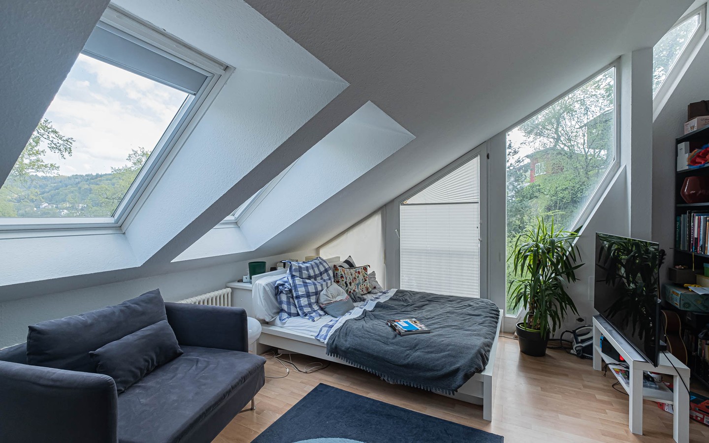 Zimmer DG - Schriesheim - Blütenweg: Großartige Doppelhaushälfte mit Terrasse, Garten und  Balkon