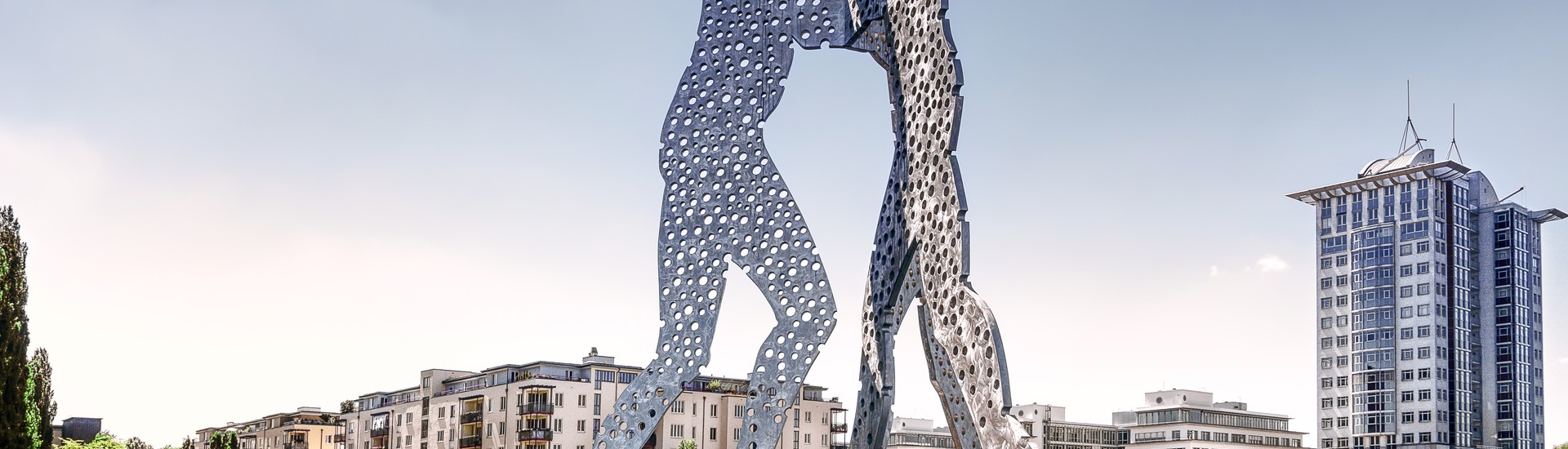Berlin-Treptow-Immobilien-Treptow-Molecule-Man-Skulptur.jpeg