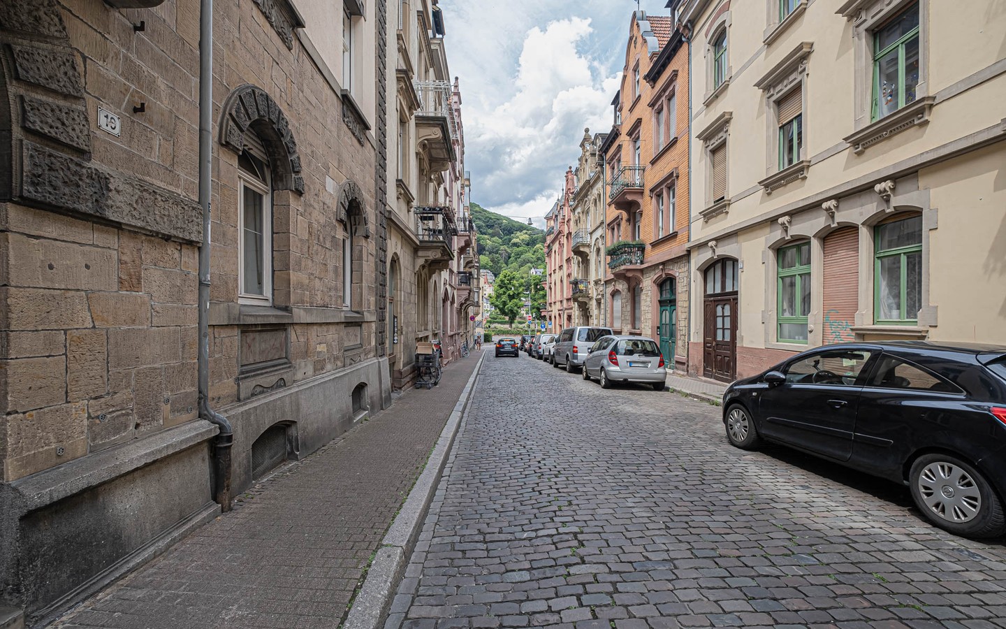 Blick auf die Straße - Heidelberg Altstadt  Charmante 3,5 Zimmerwohnung in bester Lage.