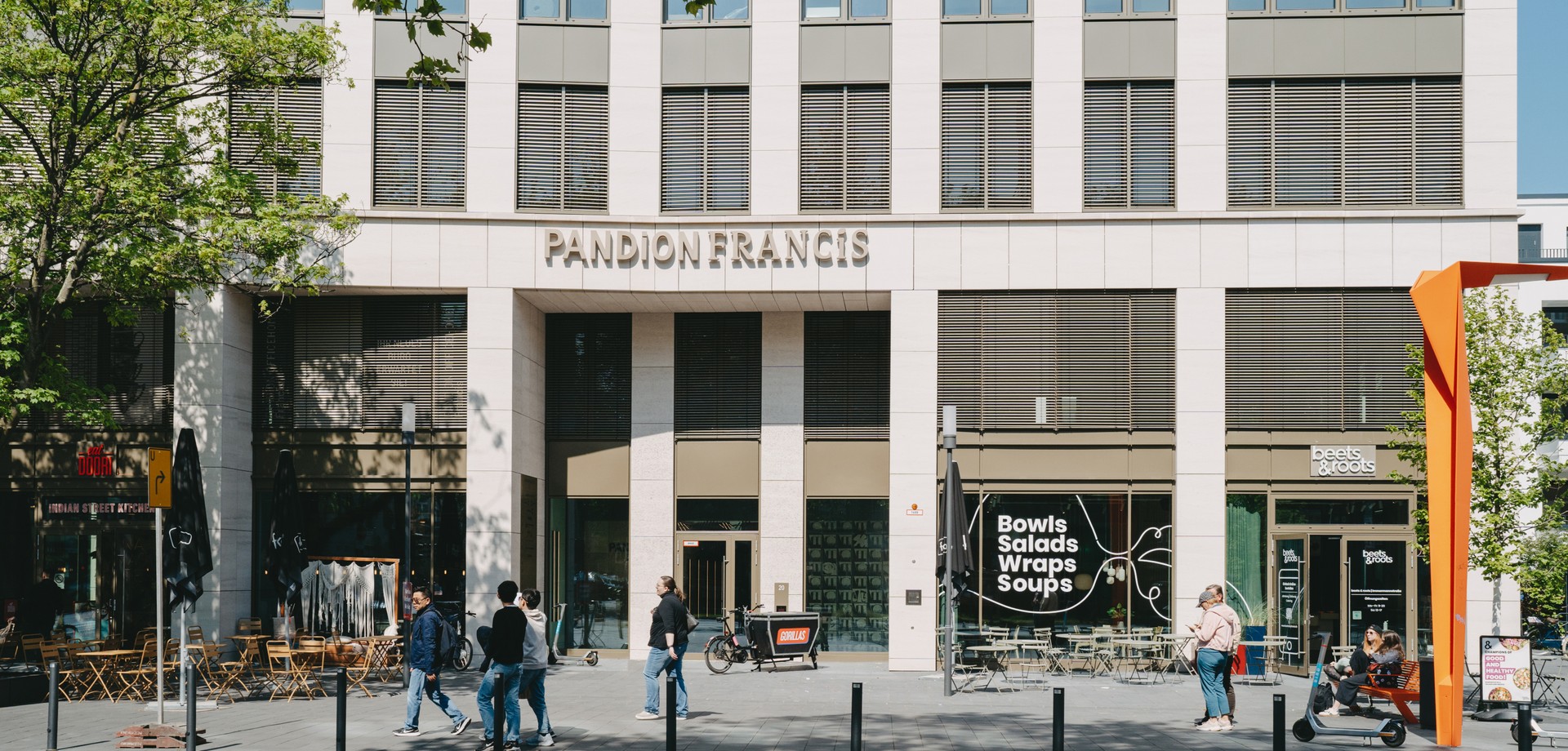 Pandion-Francis_Vorplatz3.jpg
				