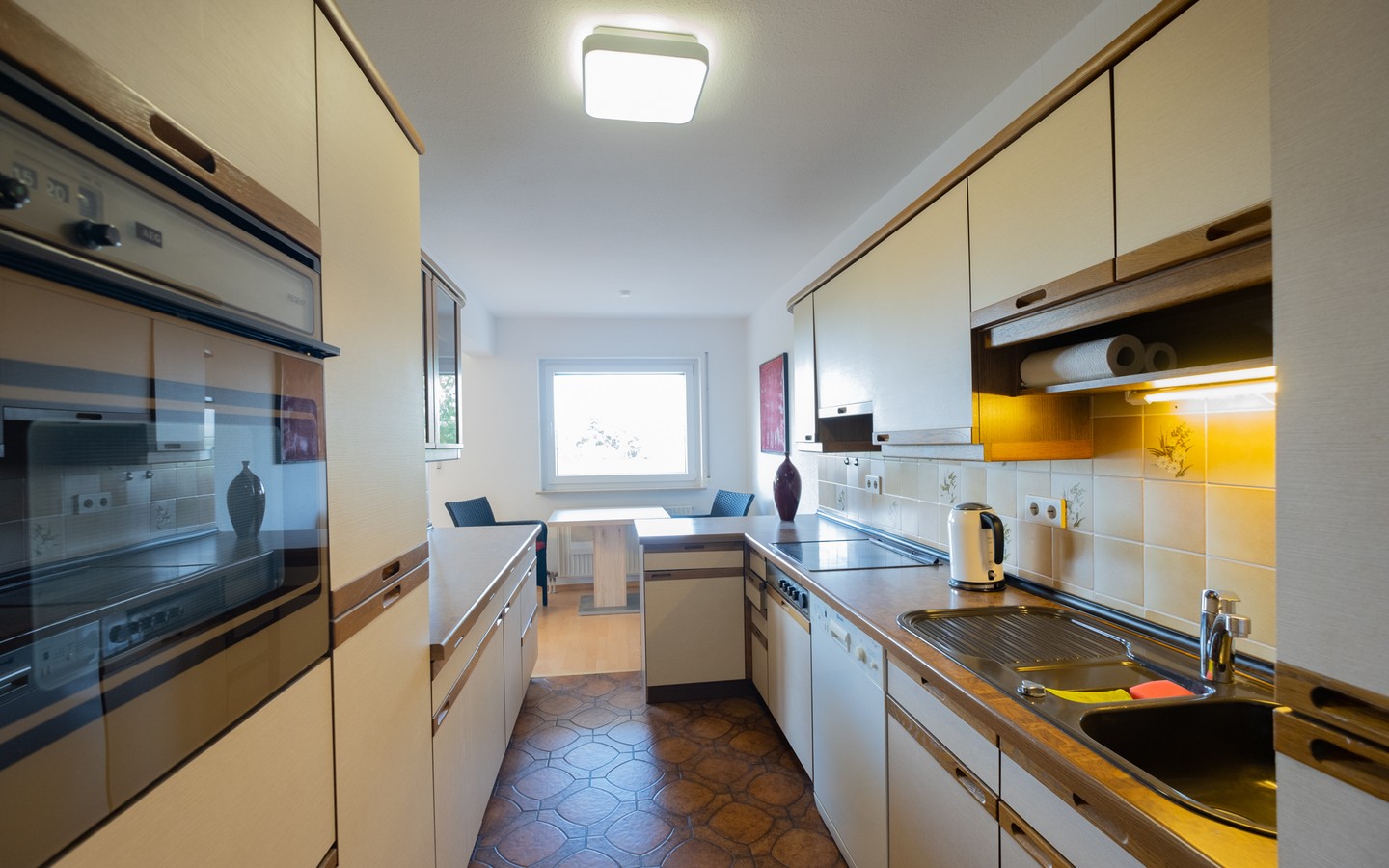 Küche - provisionsfrei in Ketsch: Top gepflegte 3,5-Zimmer-Wohnung mit großer Loggia und 2 Stellplätzen