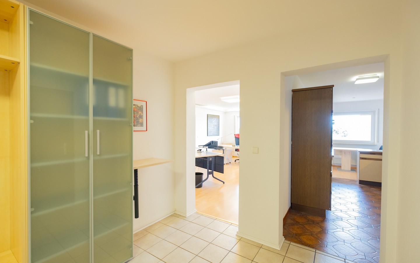 Diele - provisionsfrei in Ketsch: Top gepflegte 3,5-Zimmer-Wohnung mit großer Loggia und 2 Stellplätzen