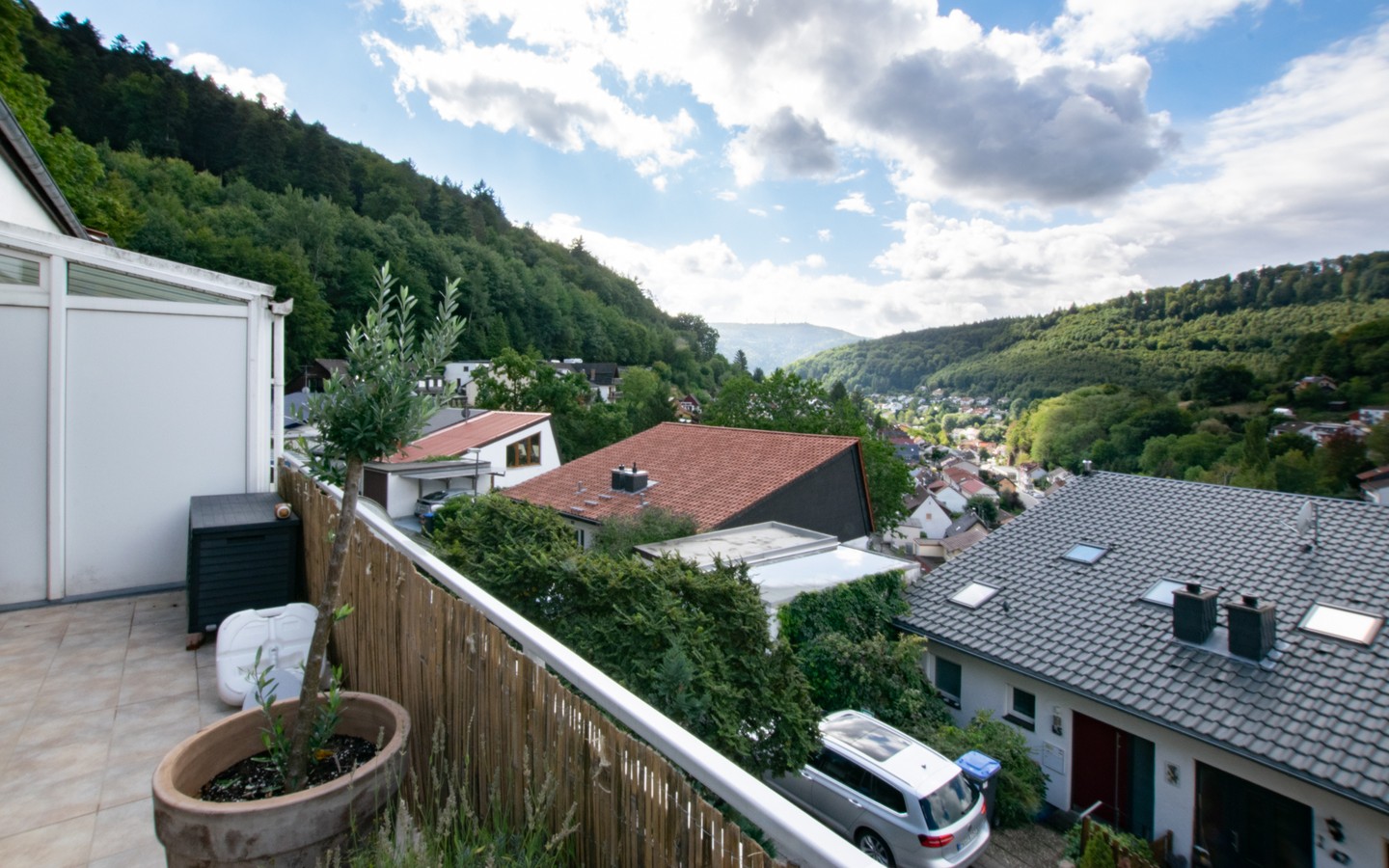 Balkon - Traumhafte Aussichten & umgeben von der Natur: Reihenendhaus zum Selbstbezug in HD-Ziegelhausen