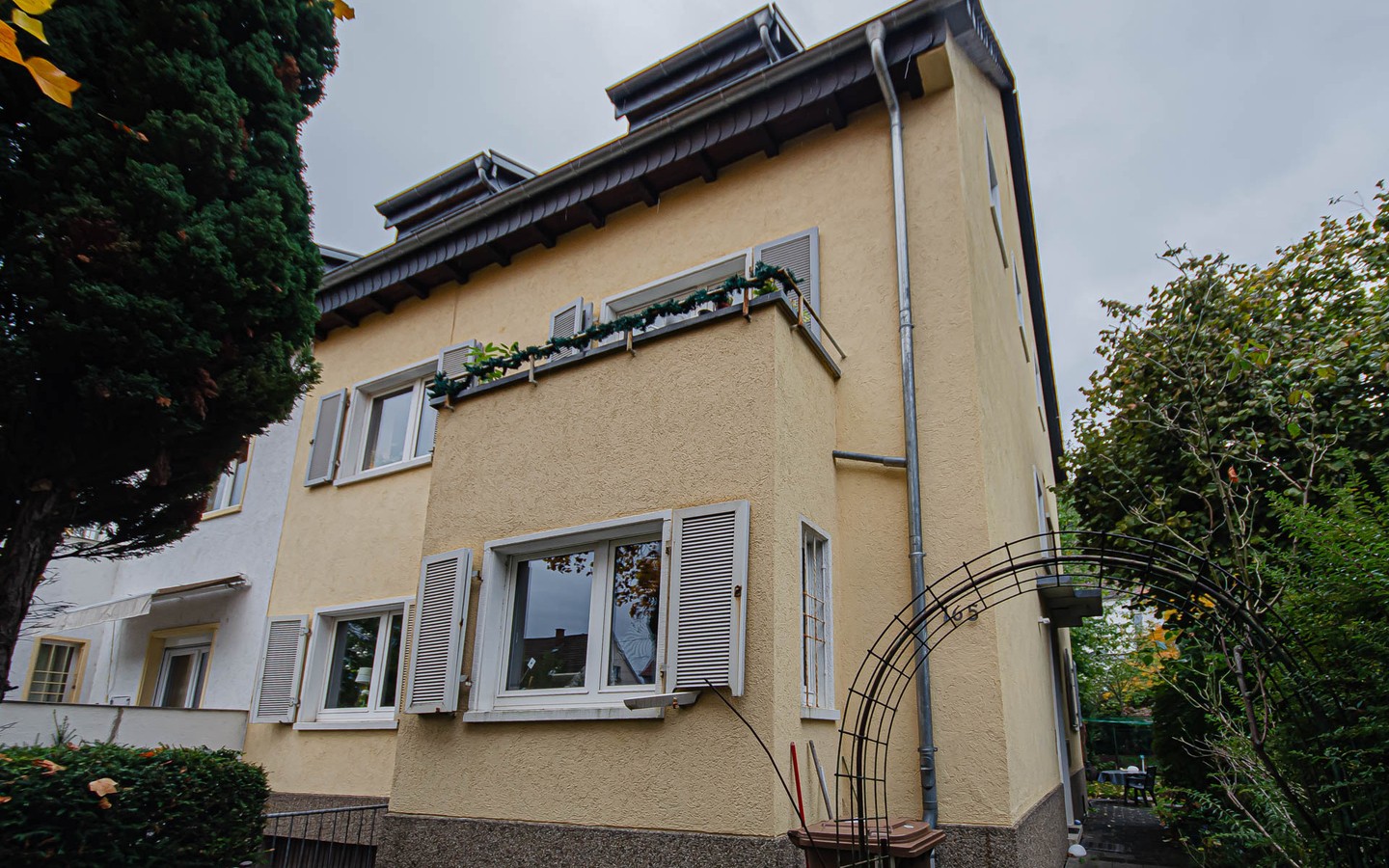 Hausansicht - Ein charmantes Zuhause mit Balkon in der Südstadt