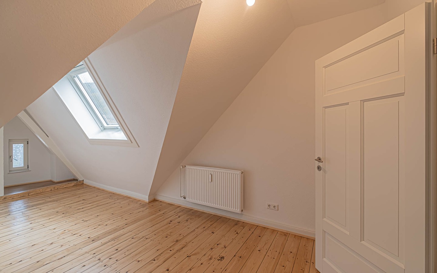 Zimmer "Kreativ" - Rarität – Dachgeschosswohnung mit Schlossblick -
 Ideal für kreative Singles oder Paare