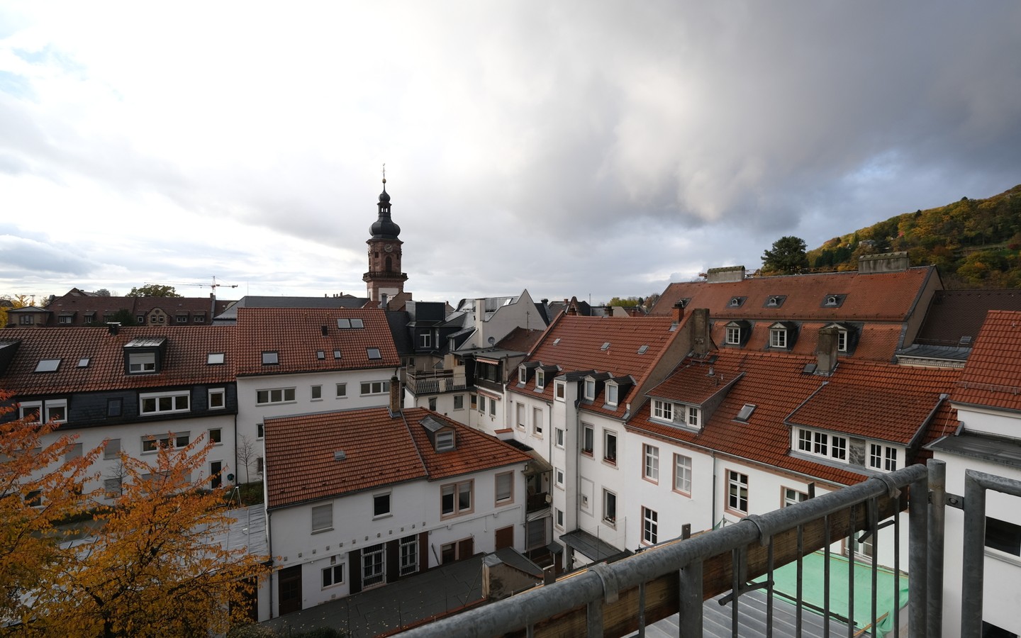 Blick vom Balkon - Rarität – Dachgeschosswohnung mit Schlossblick -
 Ideal für kreative Singles oder Paare