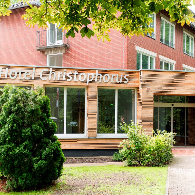 hotel_christophorus_rollstuhlgrechtestagungshotel_berlin_haupteingang.jpg