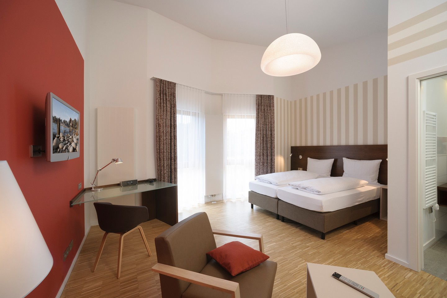 hotel_gasthaus_seehoernle_rollstuhlgerecht_reisen_tagungshotel_gaienhofen_horn_doppelzimmer.jpg
				