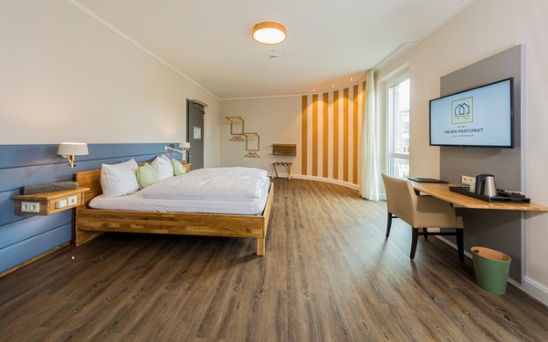 hotel_neues_pastorat_barrierefreies_Stadthotel_Heiligenhaus_doppelzimmer_barrierefrei_©MartinRaffeiner.jpg
				