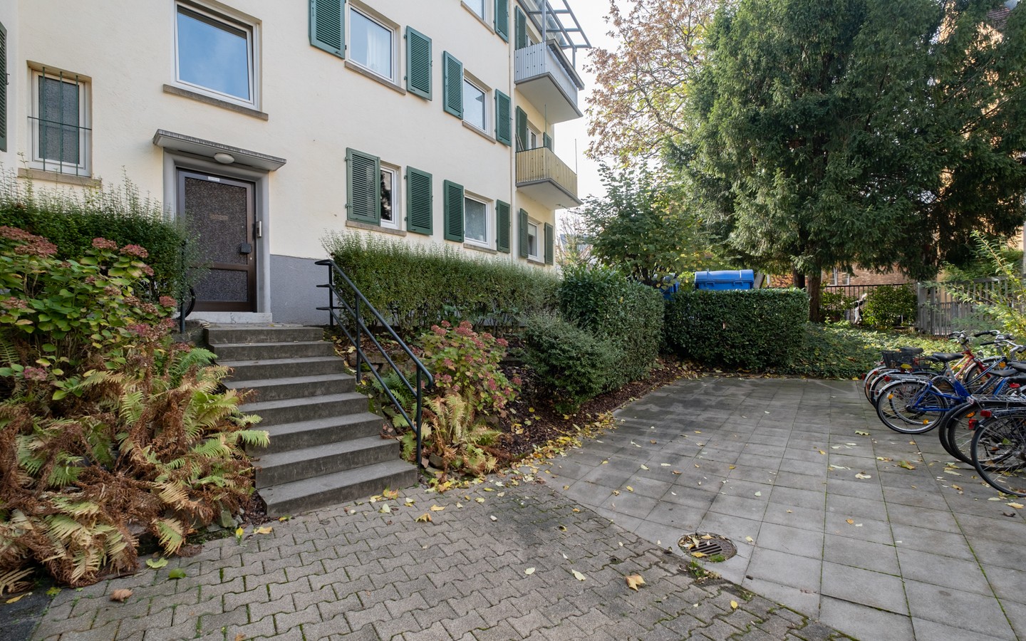 Hauszugang - Provisionsfrei: bezugsfreie 3-Zimmer-Wohnung in begehrter und zentraler Wohnlage von HD-Neuenheim