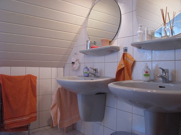 Badezimmer DG-Wohnung-Wohnung
				