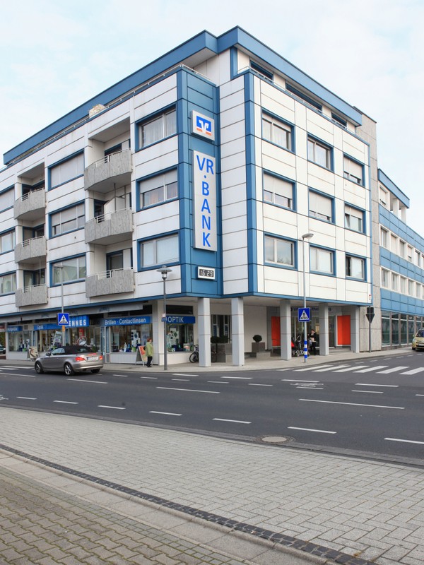 Lohmar_Rathausstraße_VR_Bank_Immobilien_kaufen_und_mieten_in_Bonn_Rhein-Sieg-Kreis.jpg
				
