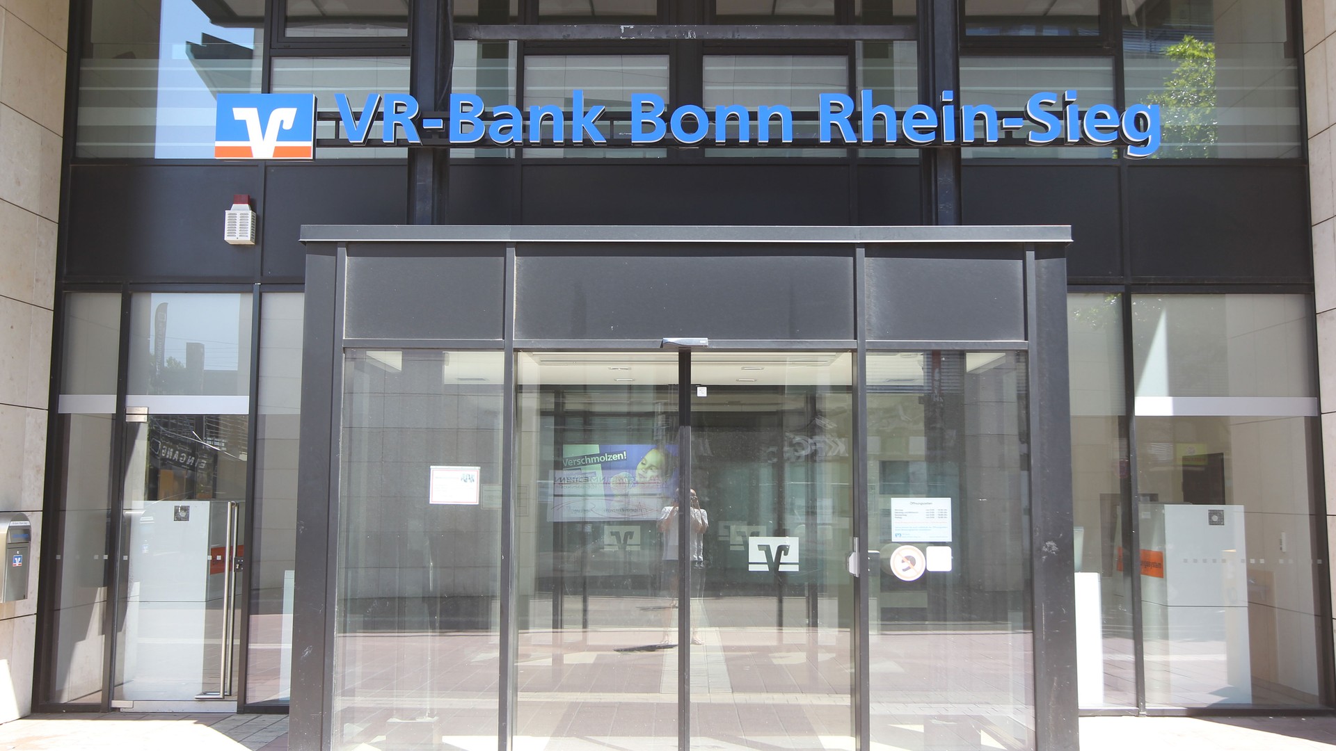 Siegburg-Europaplatz_VR_Bank_Immobilien_kaufen_und_mieten_in_Bonn_Rhein-Sieg-Kreis.jpg
				