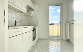 Küche mit EBK und Balkon