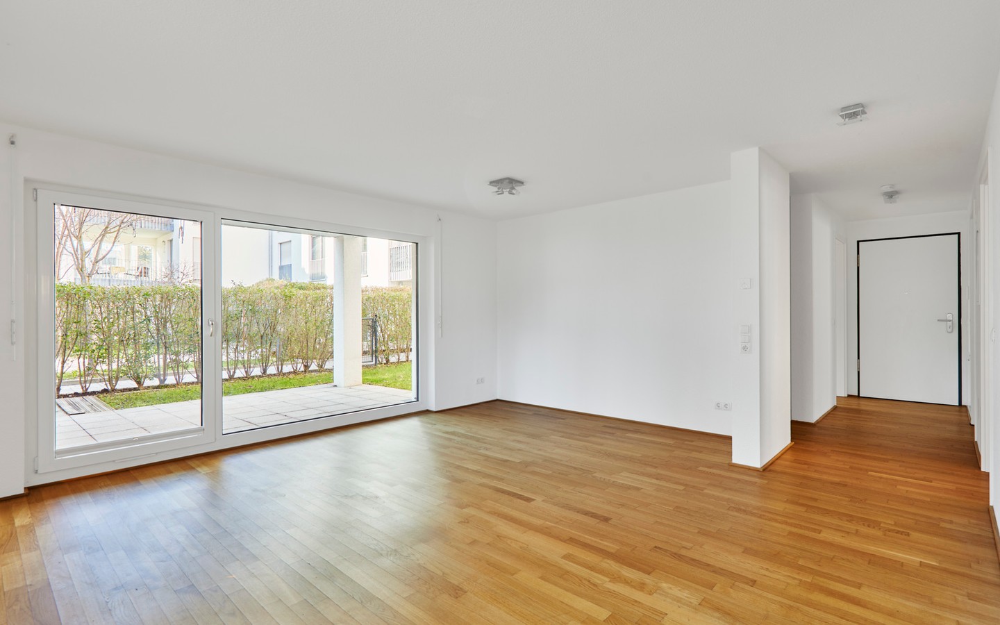 Zimmer 1 - Modern und barrierefrei wohnen in Schriesheim: 3-Zimmer-EG-Wohnung mit Garten und 2 Stellplätzen