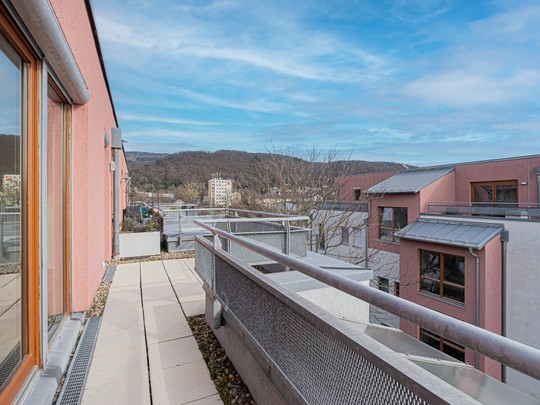 Modernisiertes 1-Zimmer-Penthouse mit TG-Stellplatz und 2 Dachterrassen am Rande der Weststadt - Ihr Immobilienmakler in Heidelberg