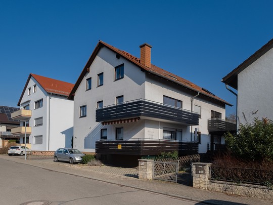 4-Zimmer-Maisonette mit 2 Freisitzen und 2 Stellplätzen in Schriesheim - Ihr Immobilienmakler in Schriesheim