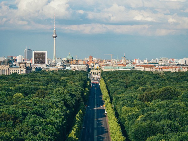 berliner-skyline-sicht-auf-tiergarten
				