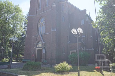 Kirche
				