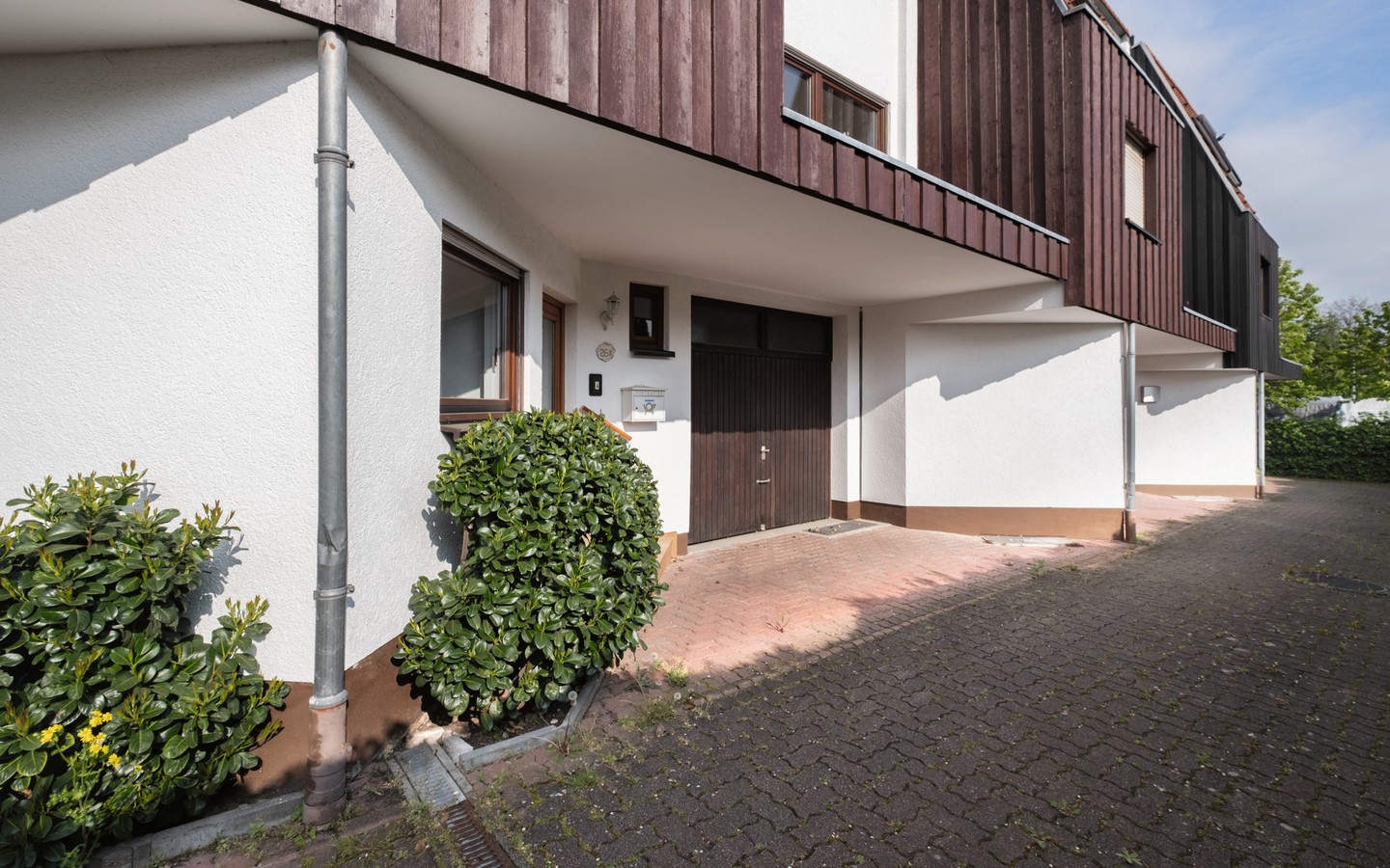 Hauszugang - Ihr neues Familiendomizil in Wiesloch: großzügiges RMH mit findiger Architektur und viel Platz